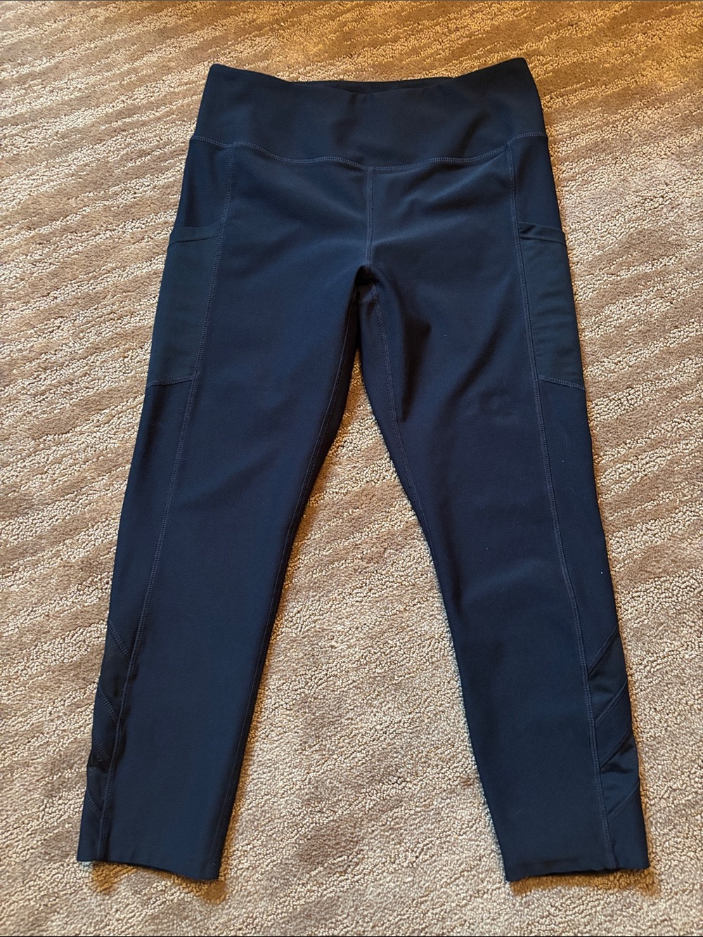 Monetta crops with side pockets and ankle detail